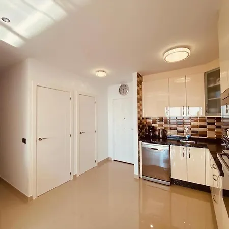 アパート Gold Sunset アデヘ